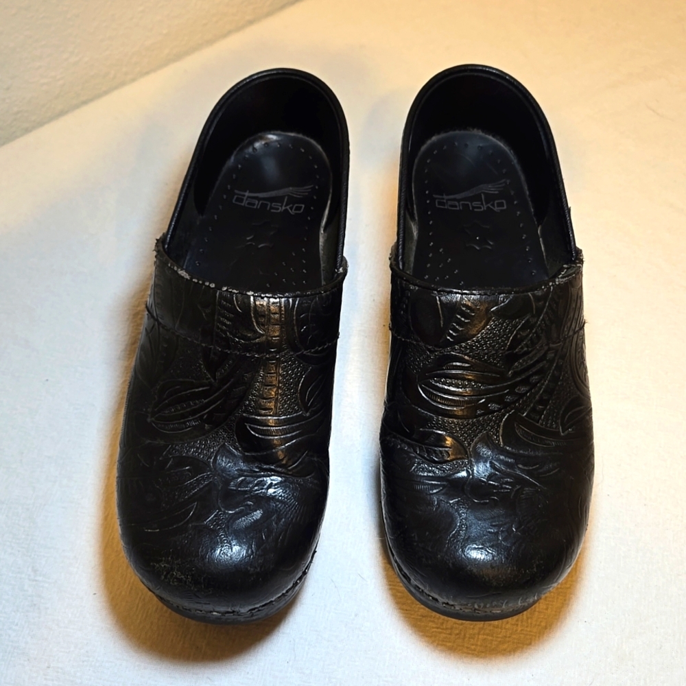 Dansko Clogs Tooled Leather Size 36 Black